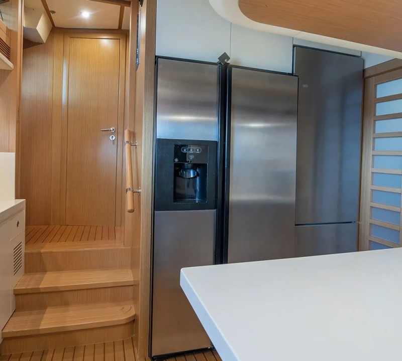 meli-yacht-charter-details-ferretti-881-charterworld-luxury-superyachts